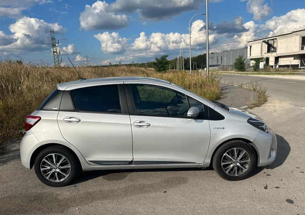 Toyota Yaris cena 59900 przebieg: 108500, rok produkcji 2020 z Kielce małe 781